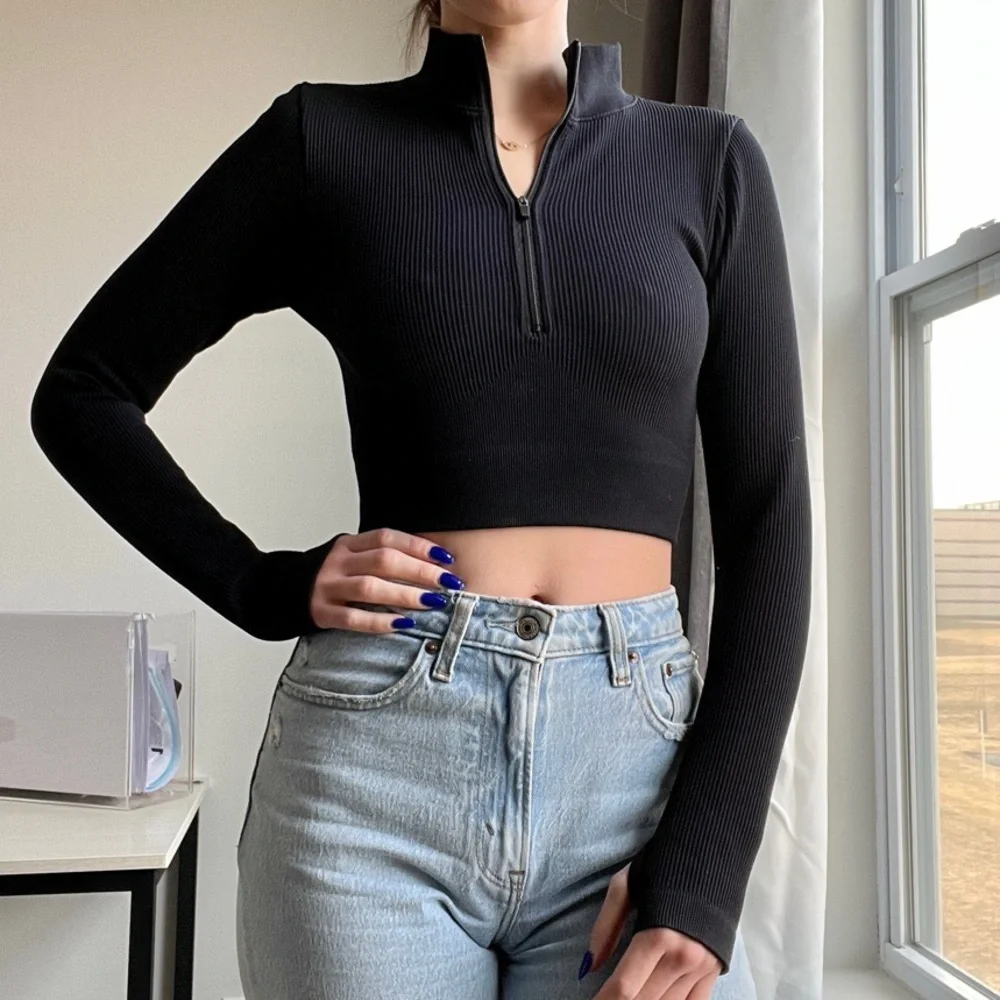🔥Black Ribbed Zip-Up Crop Top - Picture 6 of 12